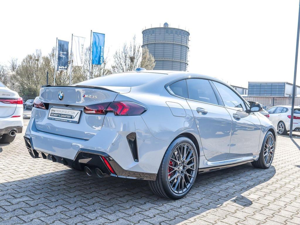 BMW M235