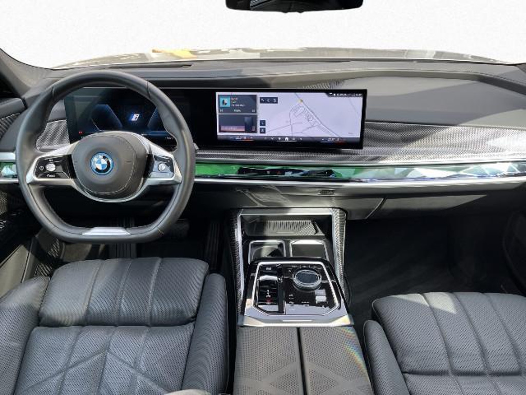 BMW i7
