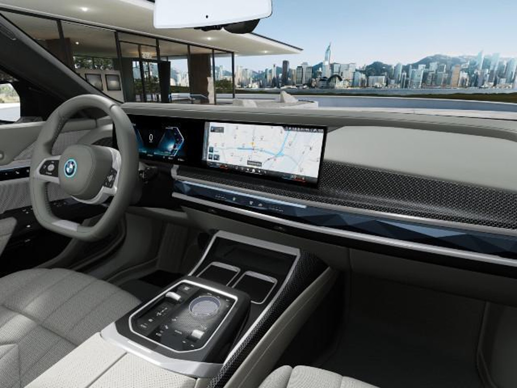 BMW i7