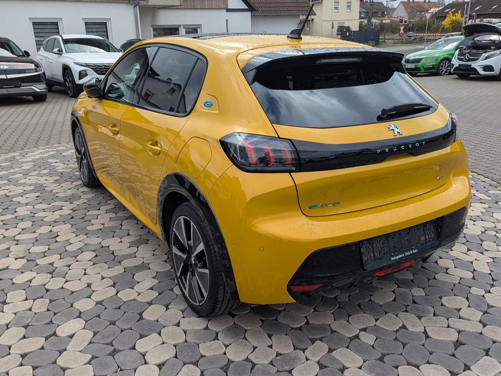 Peugeot e-208