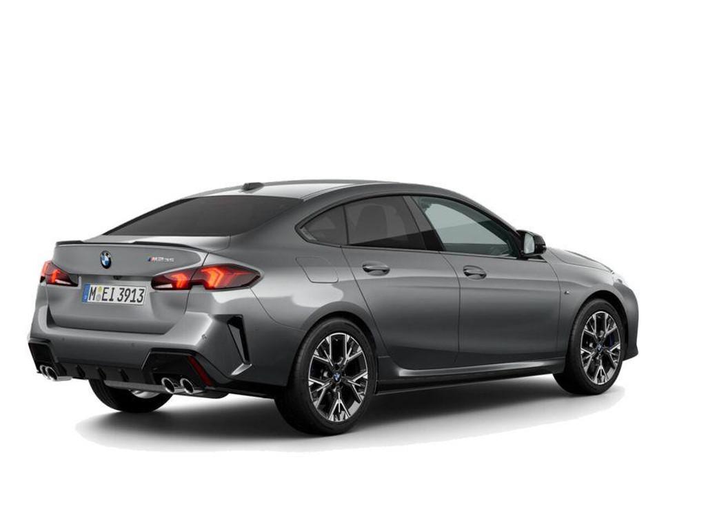 BMW M235