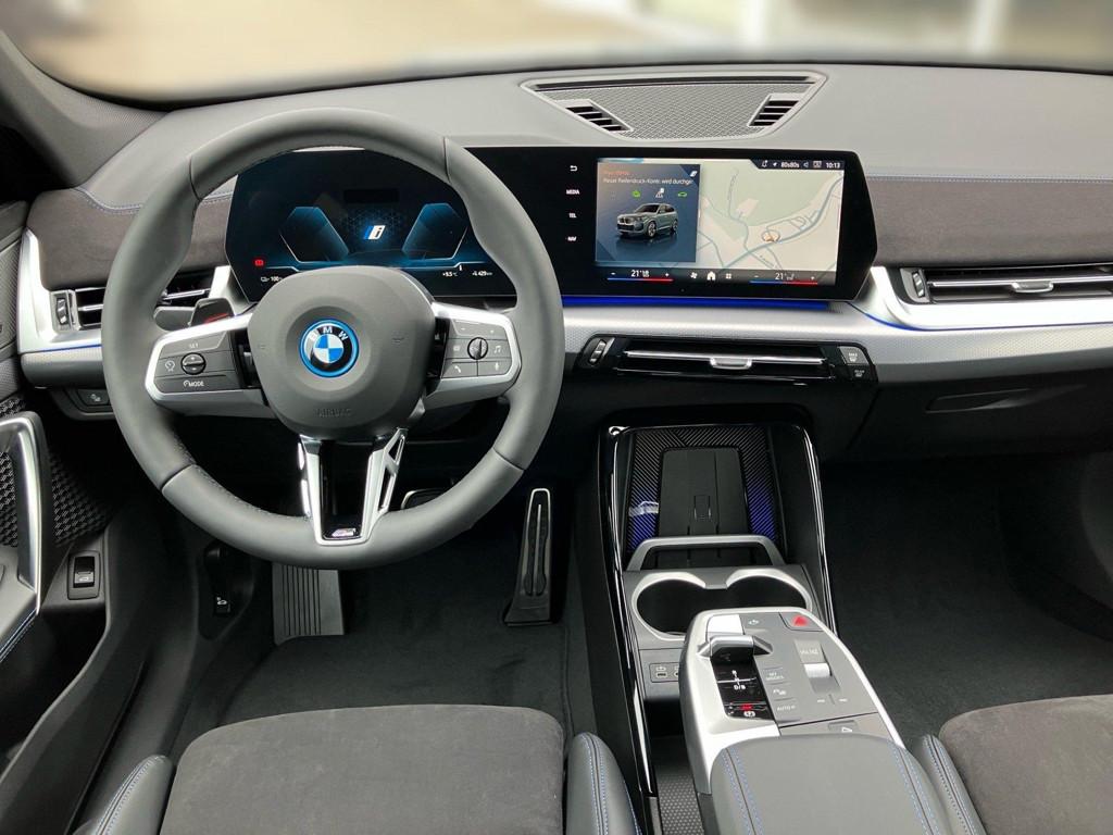 BMW iX1
