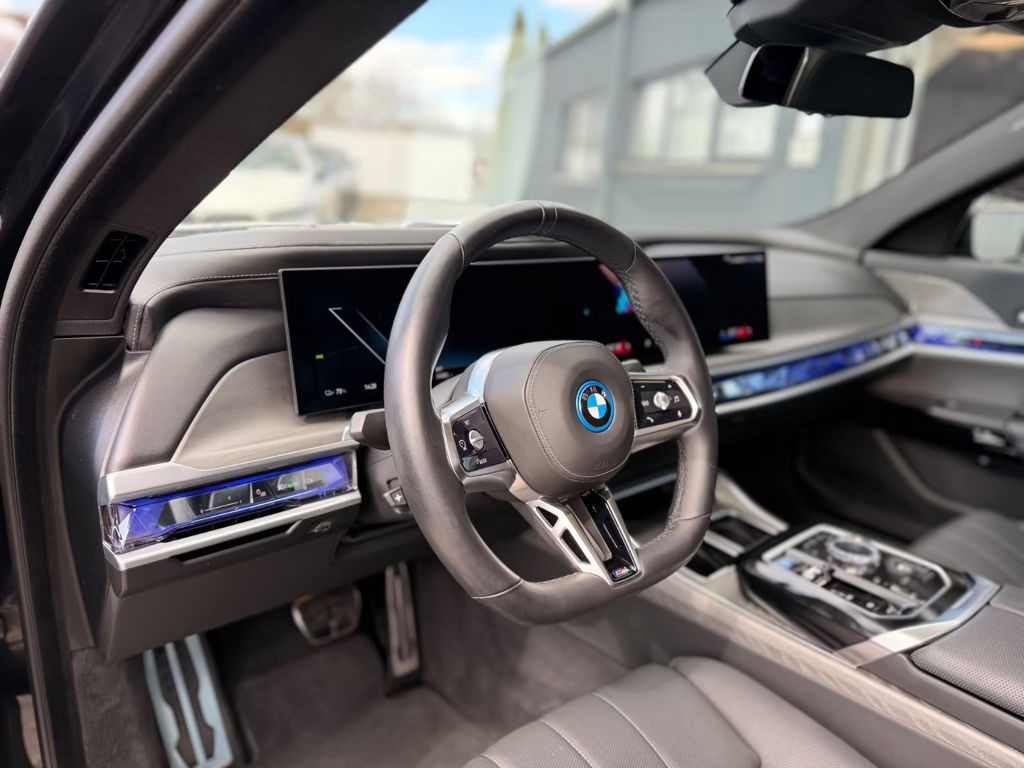 BMW i7