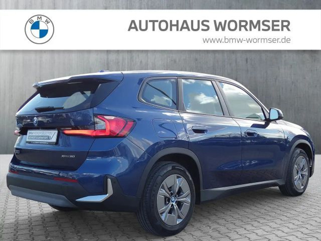 BMW iX1