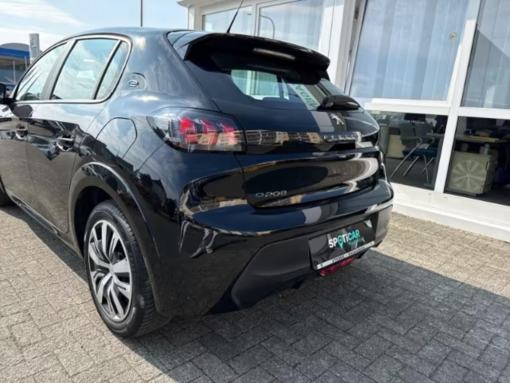 Peugeot e-208