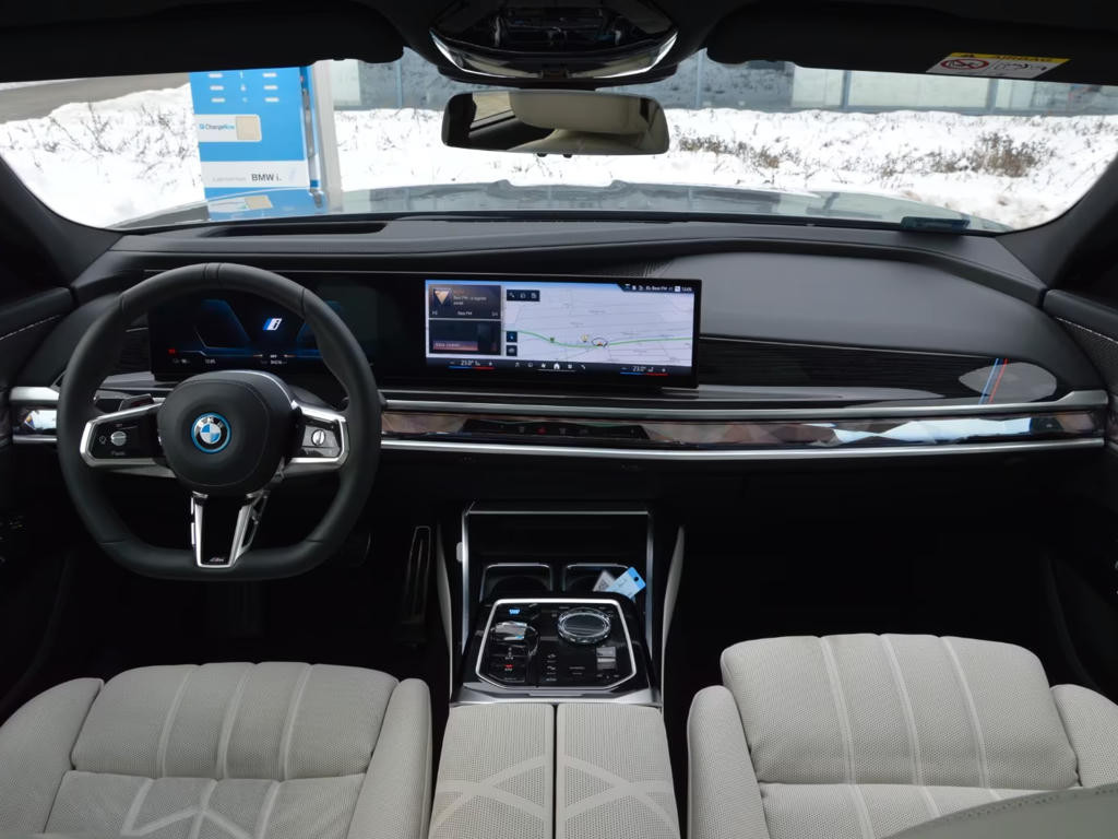 BMW i7