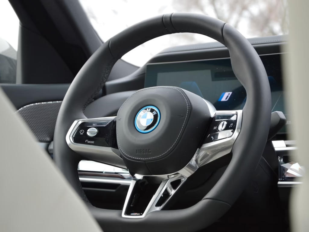 BMW i7