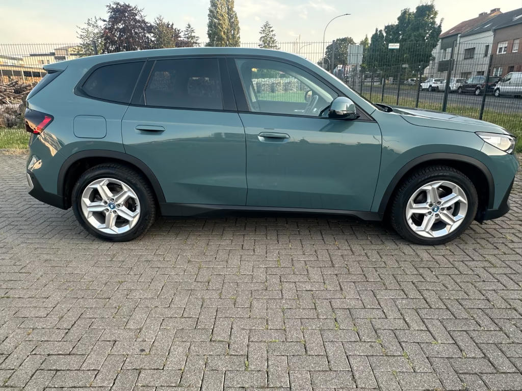 BMW iX1