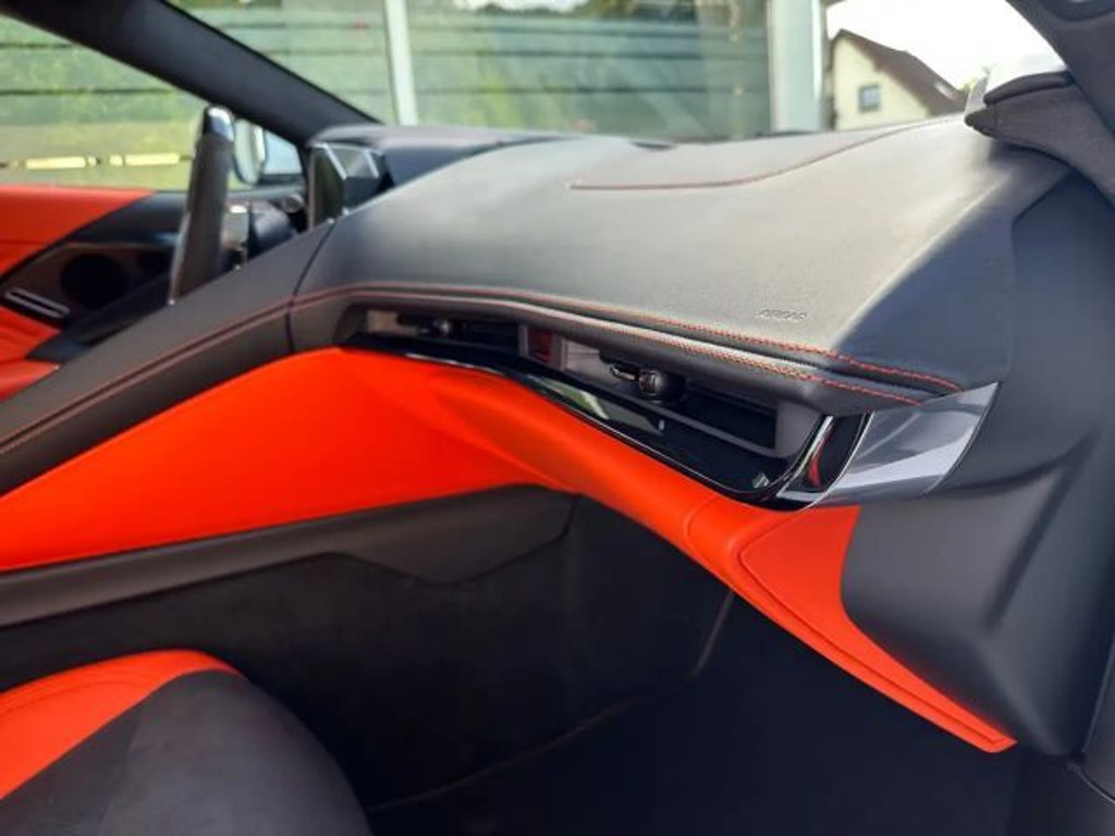 Corvette C8