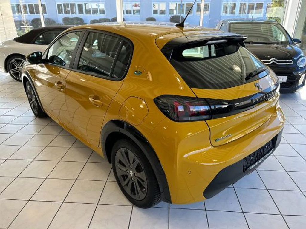 Peugeot e-208