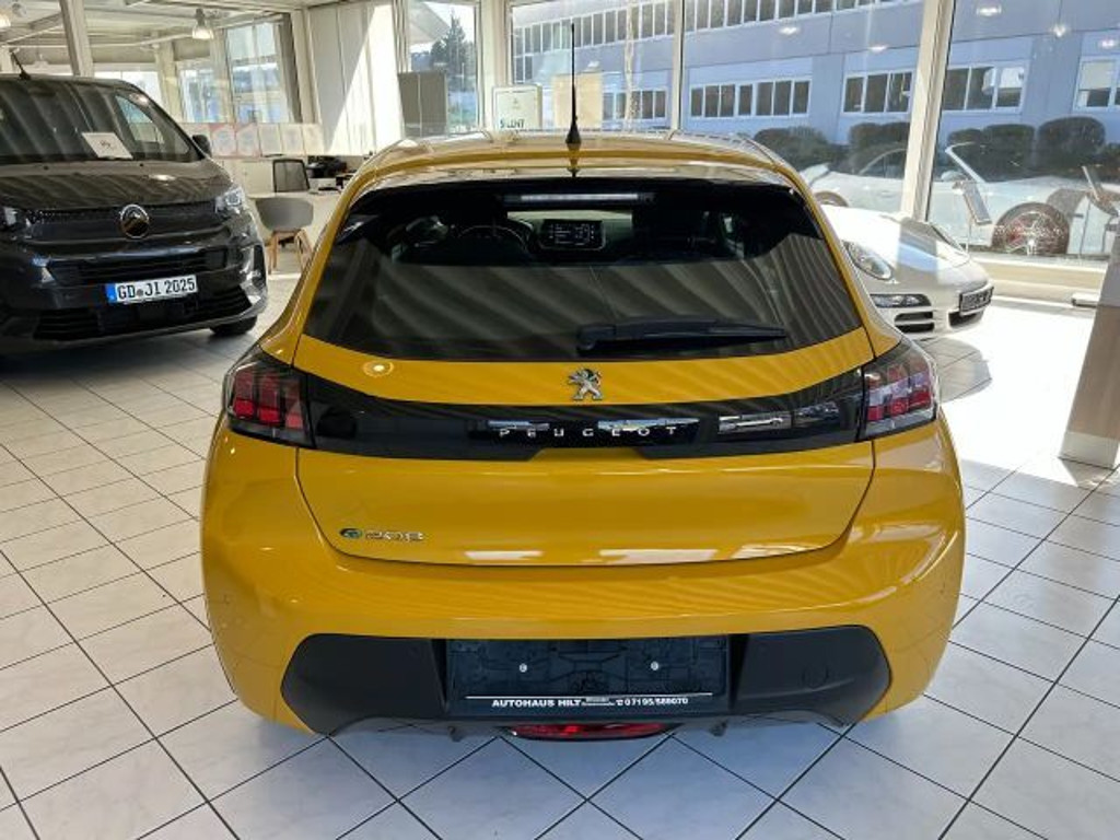 Peugeot e-208