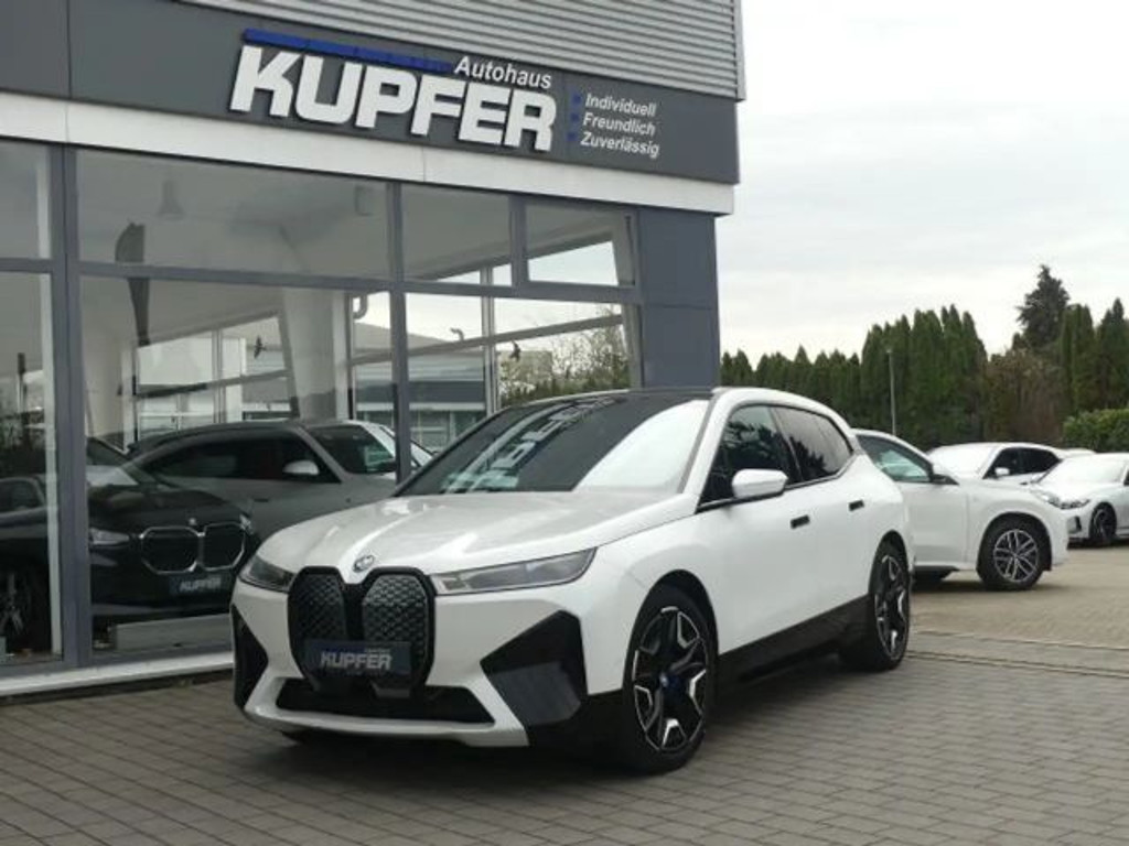 BMW iX