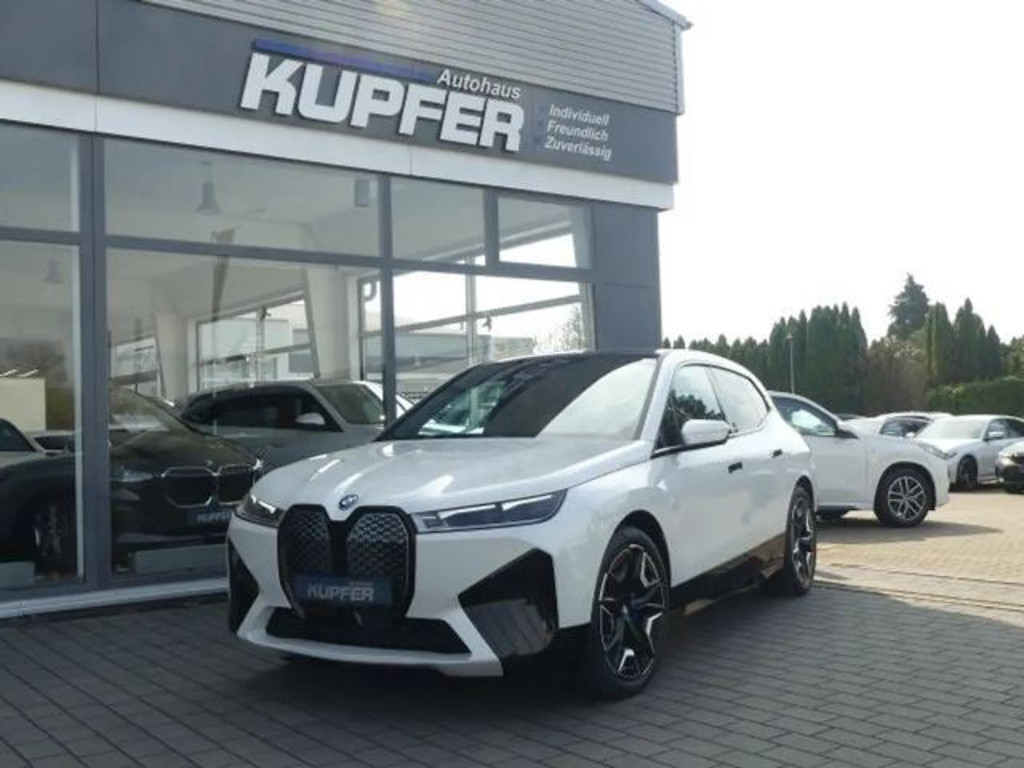 BMW iX