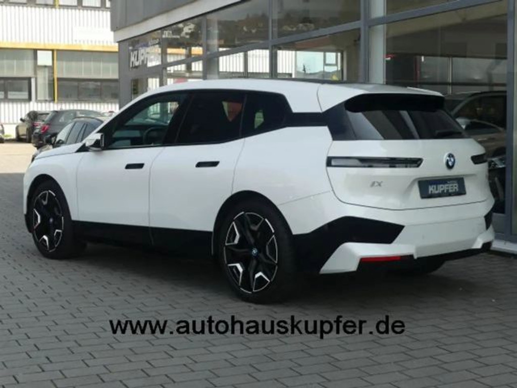 BMW iX