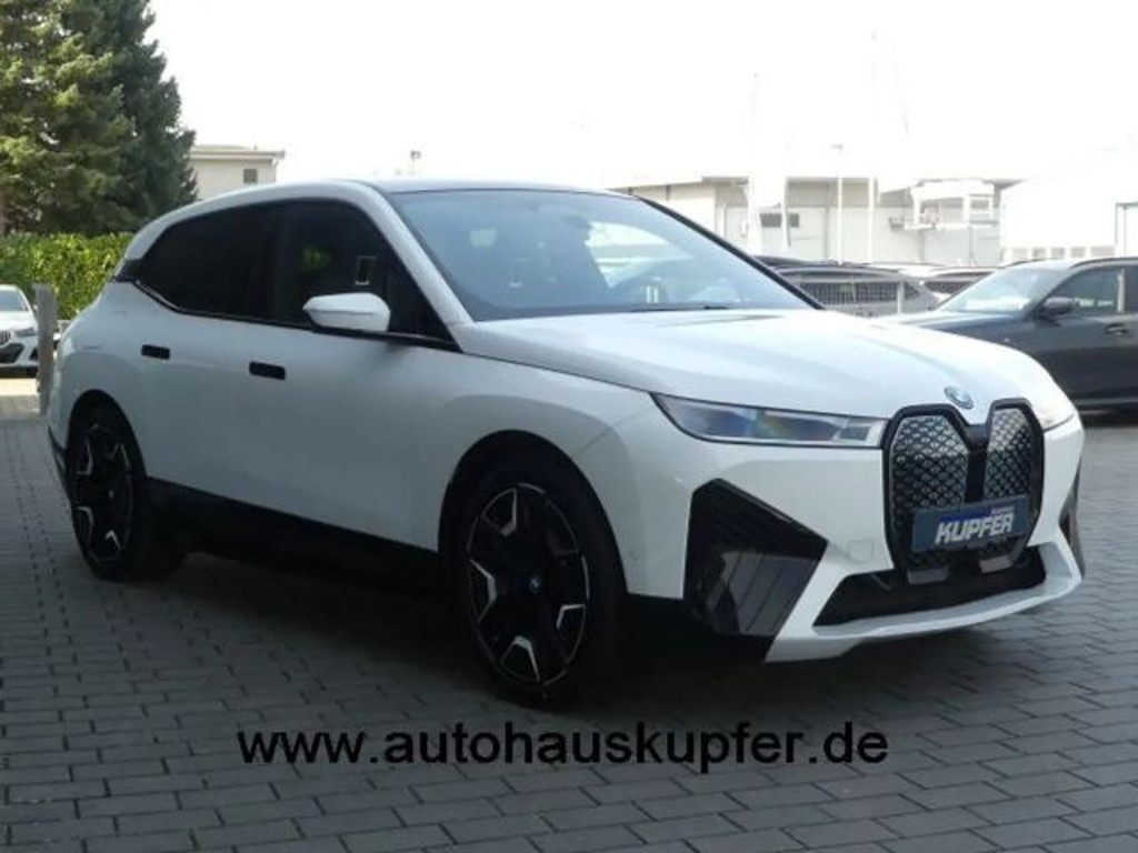 BMW iX