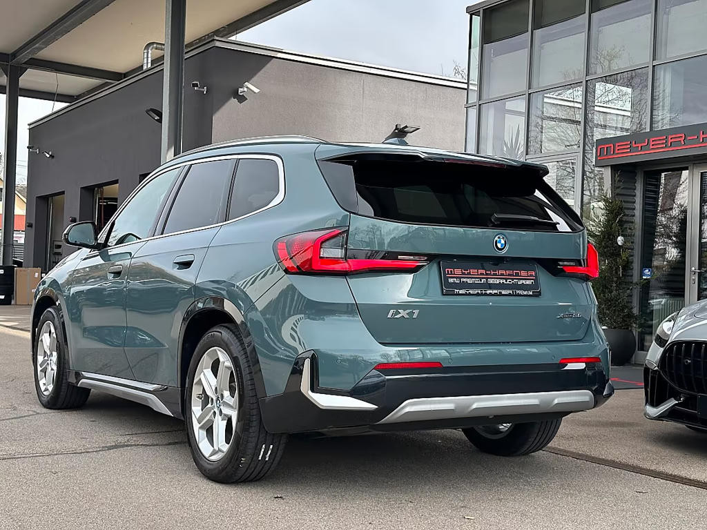 BMW iX1