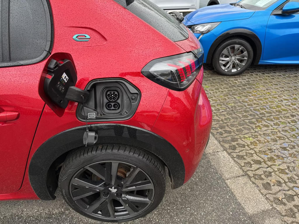 Peugeot e-208