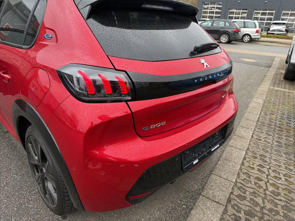Peugeot e-208