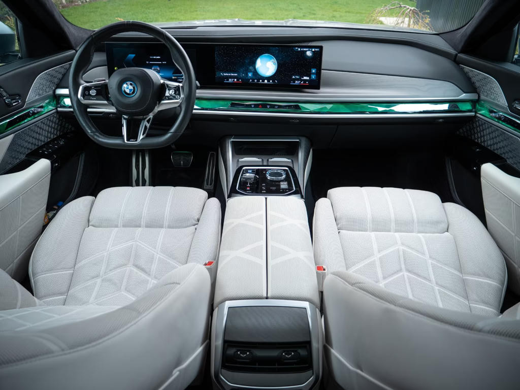 BMW i7