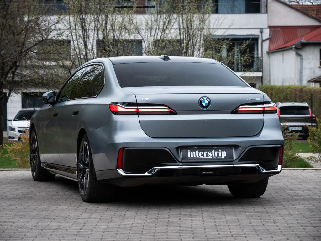 BMW i7