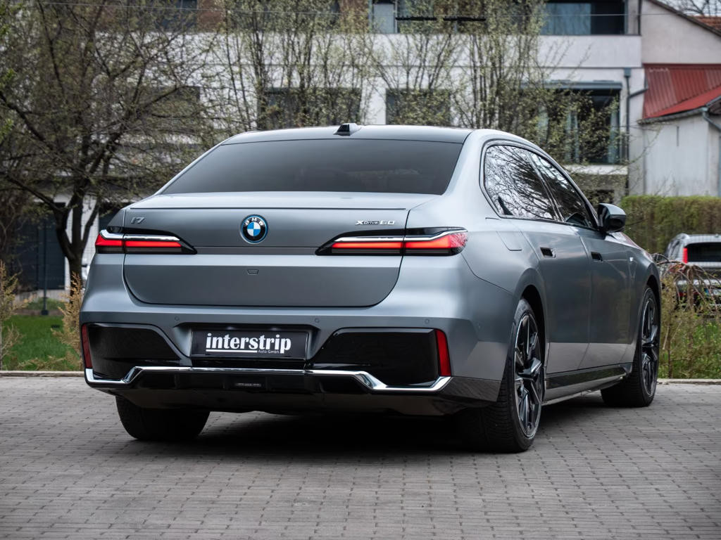 BMW i7