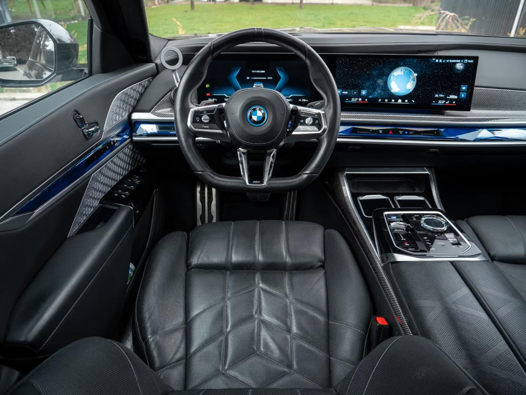 BMW i7