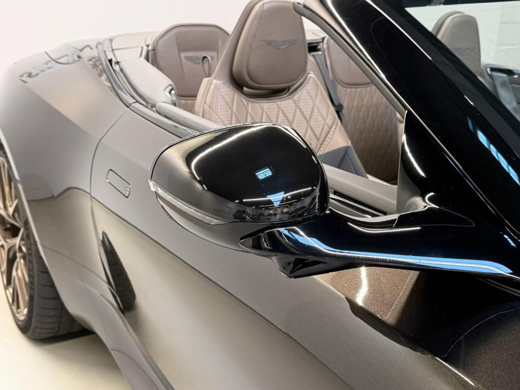 Aston Martin DB12