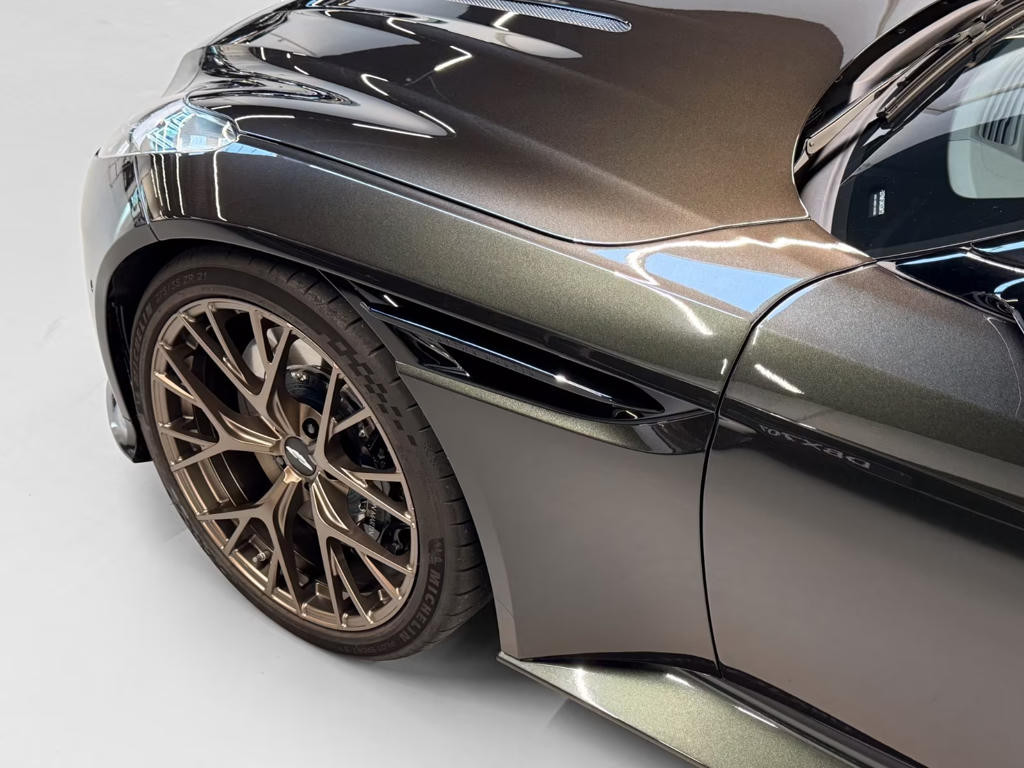 Aston Martin DB12