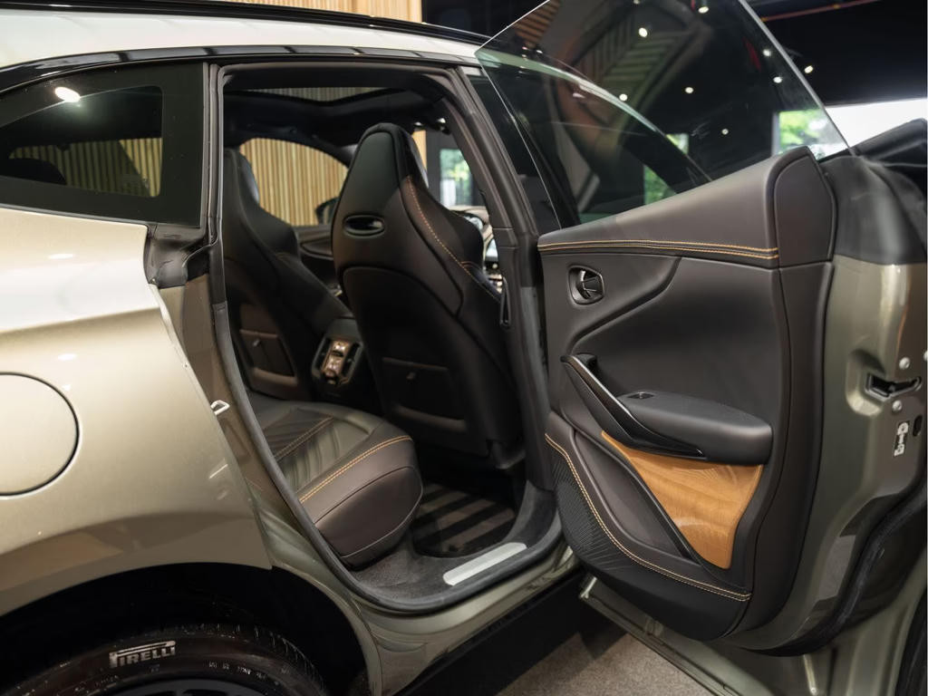 Aston Martin DBX