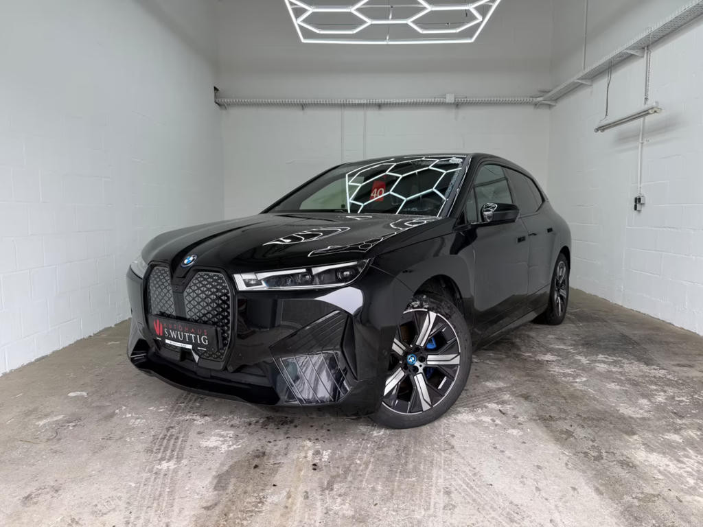 BMW iX