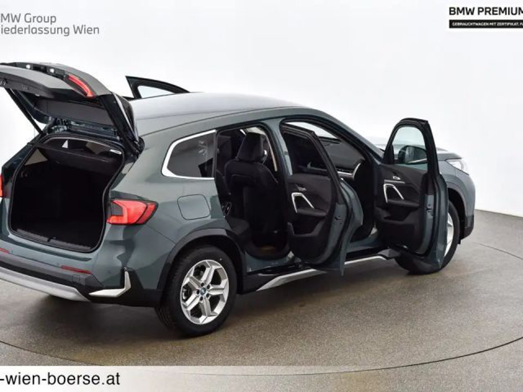 BMW iX1