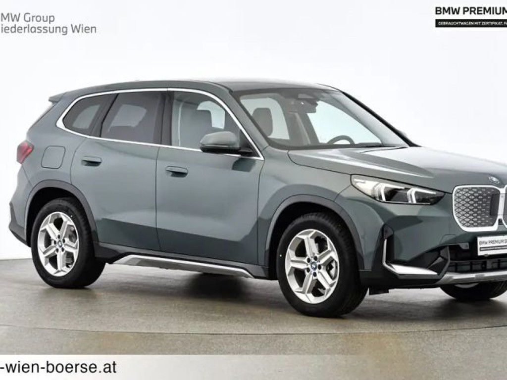BMW iX1