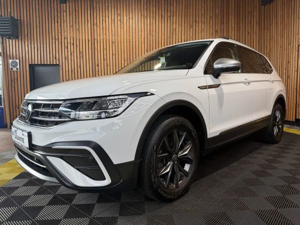 Volkswagen Tiguan 2023 Benzine