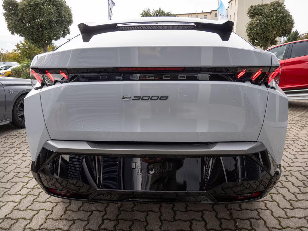 Peugeot E-3008