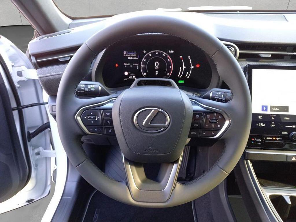 Lexus LBX