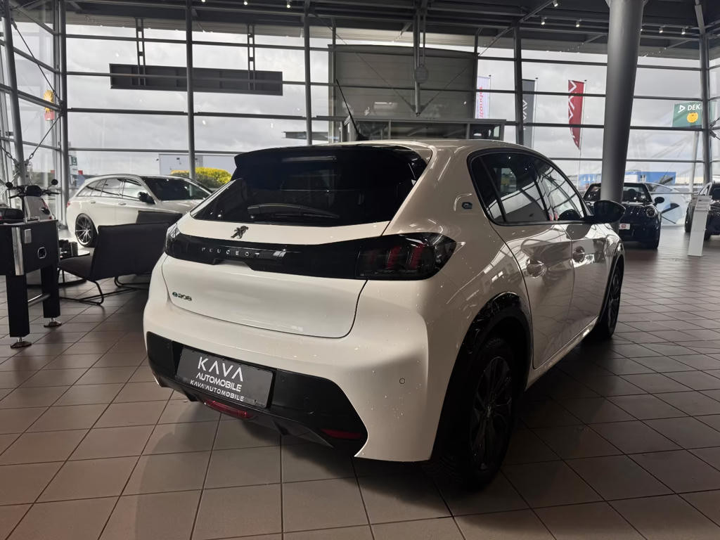Peugeot e-208