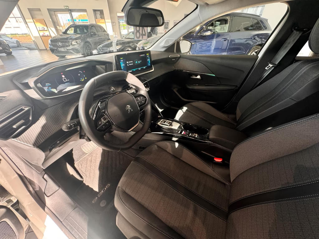 Peugeot e-208
