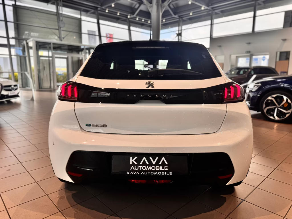 Peugeot e-208