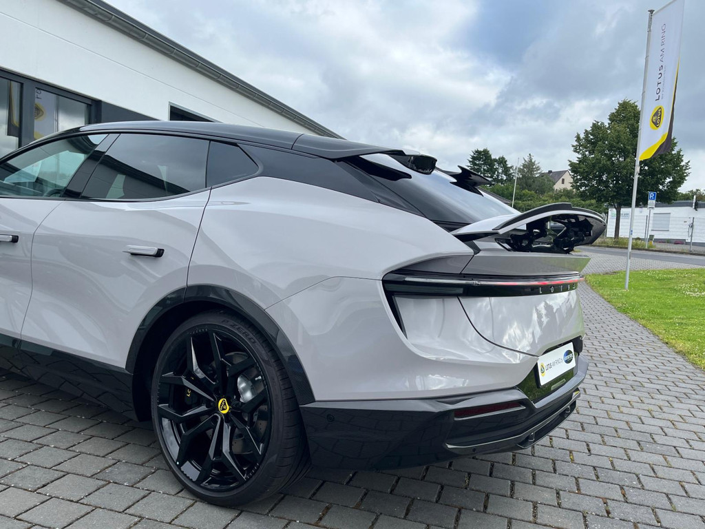 Lotus Eletre