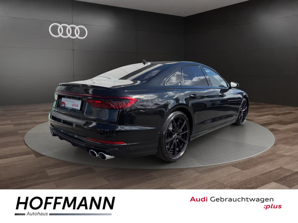 Audi S8