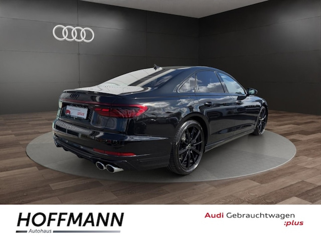 Audi S8