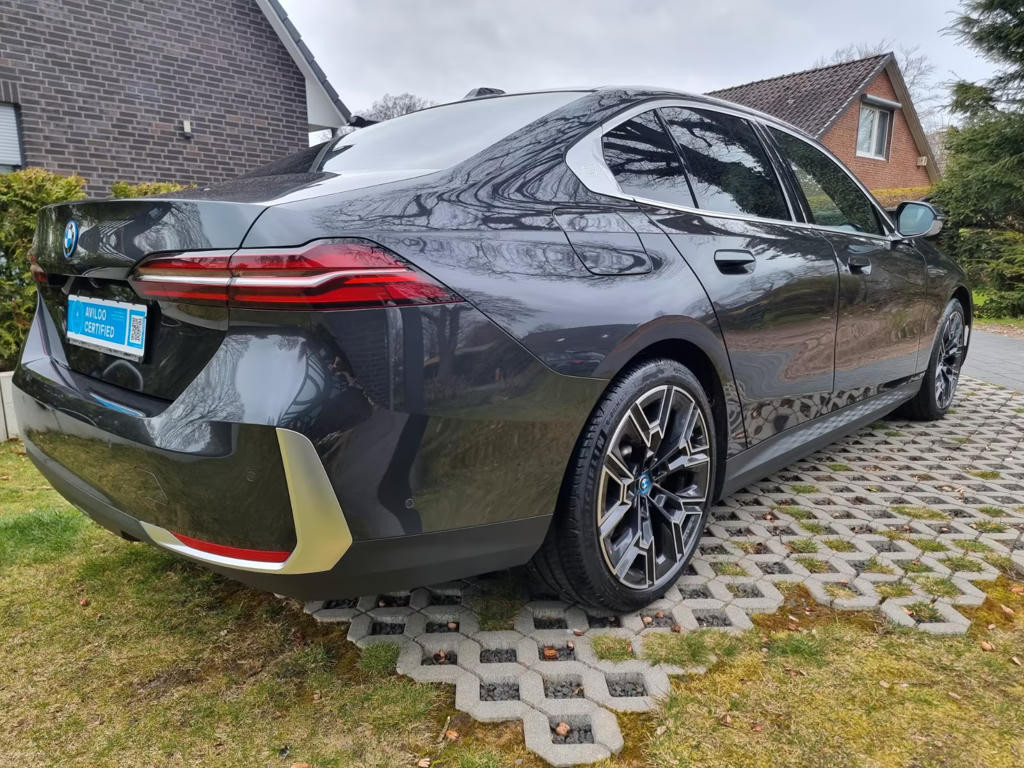 BMW i5