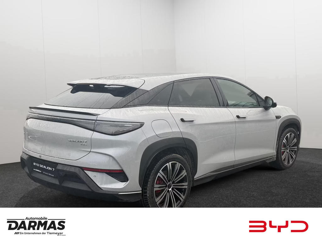 BYD Sealion 7