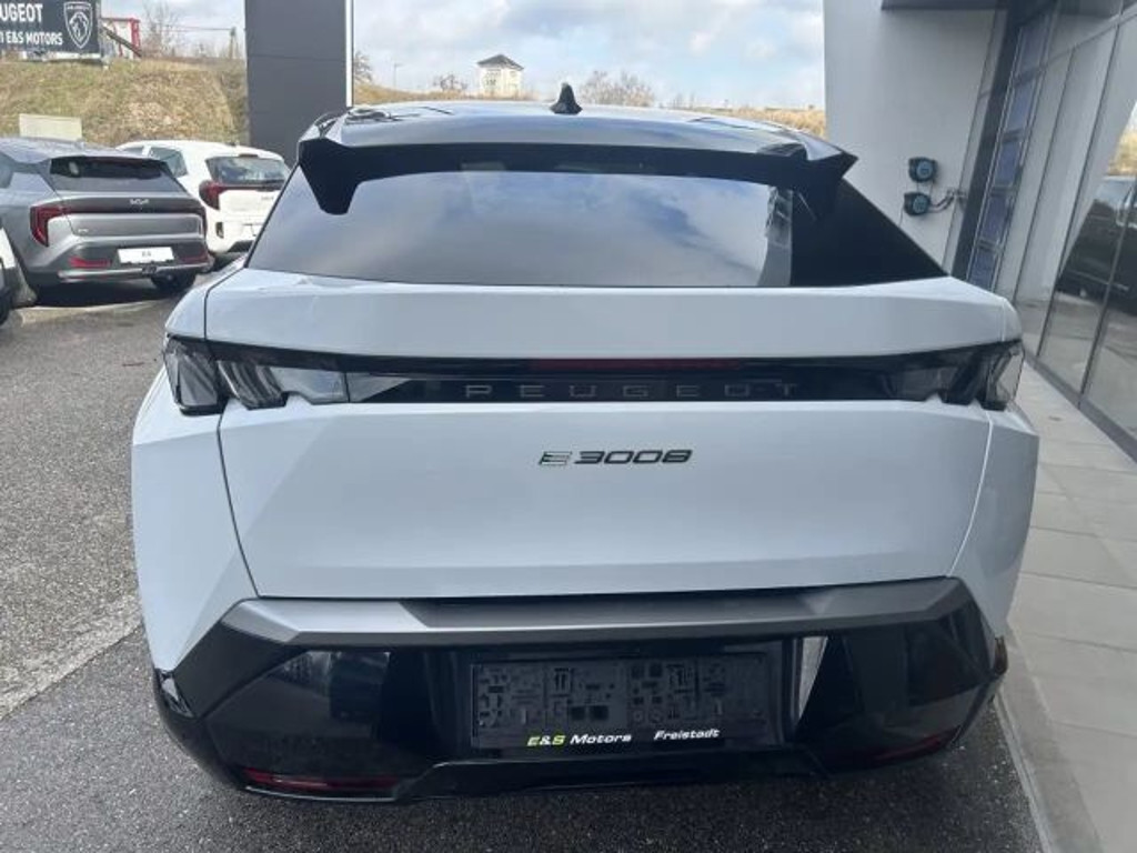 Peugeot E-3008