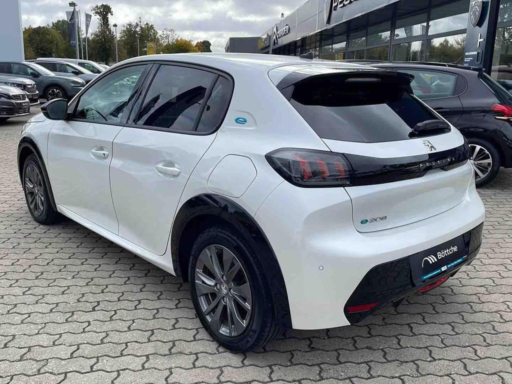 Peugeot e-208