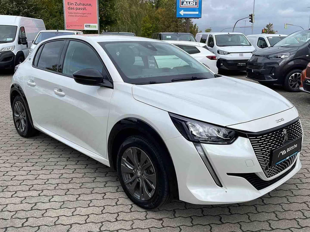 Peugeot e-208
