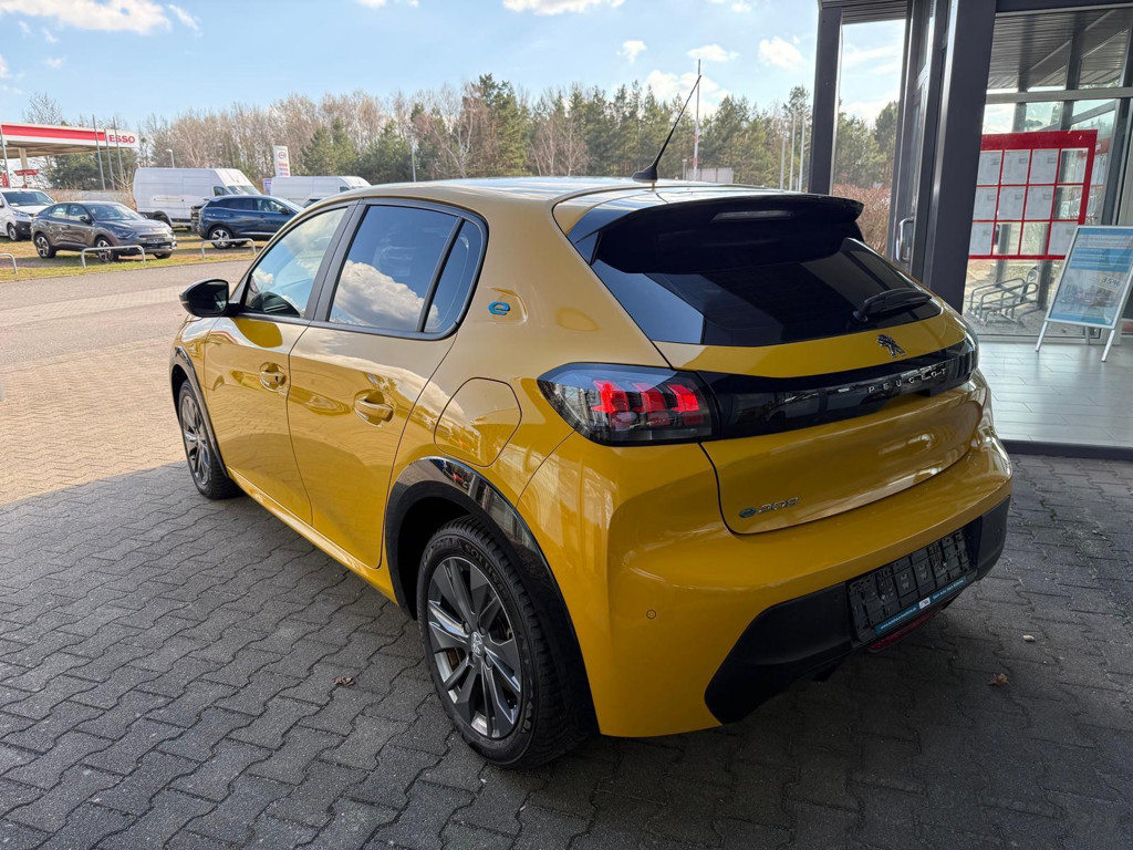 Peugeot e-208