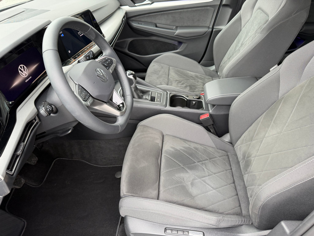 Volkswagen Golf 2023 Benzine