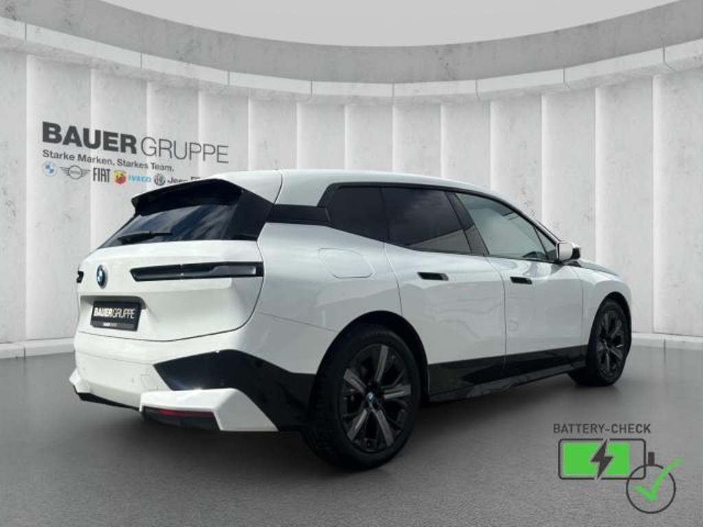 BMW iX