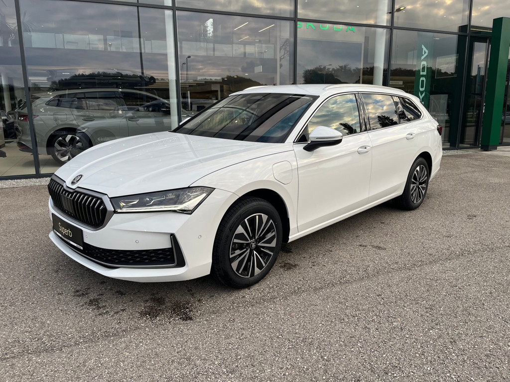 Skoda Superb 2025 Hybride Benzine